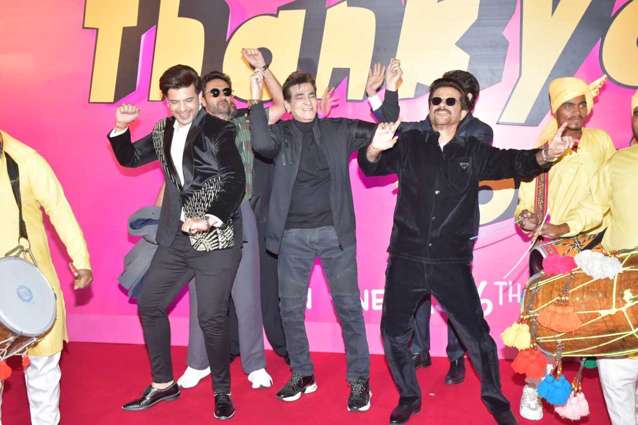 Jeetendra and Anil Kapoor made a solid entry at the premiere. They were seen dancing to the beats of dhol